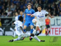 Fussball 1. Bundesliga : Hans Sarpei (li, FC Schalke 04) gegen Sebastian Rudy (mitte, TSG 1899 Hoffenheim) gegen Jermaine Jones (re, FC Schalke 04)