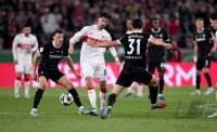 Fussball DFB Pokal  Halbfinale  2025/2026  23.04.2026VfB Stuttgart - SC Freiburg , ZWEIKAMPF, SPIELSZENE, AKTION, ACTION, DUELL,