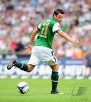 FUSSBALL, 1. BUNDESLIGA, Werder Bremen: OEZIL Einzelaktion
