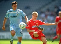 2. Fussball Bundesliga:  Manuel Schaeffler (li, 1860 Muenchen) gegen Christoph Menz (re,  1. FC Union Berlin)