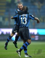 FUSSBALL SERIE A:  Wesley Sneijder auf Maicon Douglas Sienando (v. li., Inter)