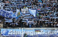 Fussball 2. Bundesliga: 1860 Fankurve mit Schals