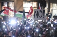 Lichtermeer fuer die Demokratie auf dem Tuebinger Marktplatz