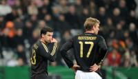 Fussball Nationalmannschaft: Michael Ballack mit Per Mertesacker (v. li., GER)