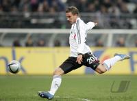 Fussball Nationalmannschaft: PODOLSKI Einzelaktion am Ball