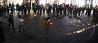 Tuebingen; Stille Mahnwache fuer Frieden auf dem Tuebinger Holzmarkt