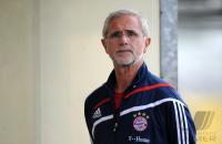 Fussball 3. Bundesliga: Co Trainer Gerd Mueller  (FC Bayern II)