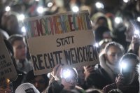 Lichtermeer fuer die Demokratie auf dem Tuebinger Marktplatz