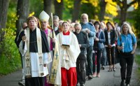 Maiandacht mit Lichterprozession mit Gnadenbild der Schmerzhaften Mutter vom Weggental
