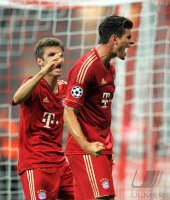 Fussball CHL  Saison 2011/2012:  JUBEL nach dem Tor Thomas Mueller , Mario Gomez (v. li., FC Bayern Muenchen)