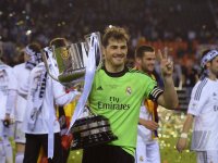 FUSSBALL International COPA DEL REY 13/14:  JUBEL Torwart Iker Casillas (Real Madrid) mit Pokal