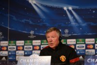 FUSSBALL INTERNATIONAL  CHL ACHTELFINALE 12/13: Trainer Sir Alex Ferguson (Manchester United FC)