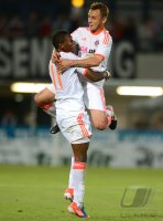 Fussball 1. Bundesliga :  JUBEL nach dem Tor zum 0:1, David Alaba mir Rafinha (v.li., FC Bayern Muenchen)