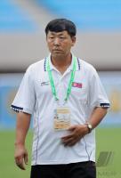 FUSSBALL INTERNATIONAL: Trainer Kim Jong Hun (Nordkorea)