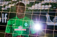 Fussball 1. Bundesliga, Saison 2012/2013, Werder Bremen: Joseph Akpalla im exklusiven Pressefoto ULMER Fotoshooting
