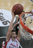 Basketball 1. Bundesliga 2011/2012:  Walter Tigers Tuebingen - Brose Baskets Bamberg