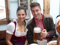 FUSSBALL 1. BUNDESLIGA 14/15: FC Bayern Muenchen besucht das Oktoberfest