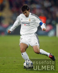 FUSSBALL CHL  Raul (Real) am Ball