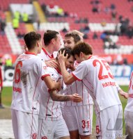 Fussball 2. Bundesliga Saison 17/18:  1. FC Kaiserslautern - Fortuna Duesseldorf