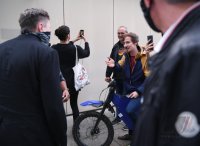 Tesla-Chef Elon Musk besucht Biopharma-Unternehmen Curevac