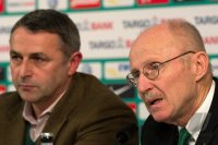Fussball 1. Bundesliga, Saison 2011/2012: Pressekonferenz Werder Bremen zur Vertragsverlaengerung von Manager und Trainer