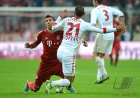 Fussball 1. Bundesliga, Saison 2012/2013:  Mario Mandzukic (LI, FC Bayern Muenchen) gegen Oemer Toprak (Bayer 04 Leverkusen)