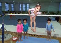 Turnen, Reportage  Kinder trainieren in China