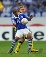 Fussball 1. Bundesliga : Marcel Schmelzer (li, Borussia Dortmund) gegen Jefferson Farfan (re, FC Schalke 04)