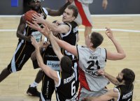 Basketball  1. Bundesliga  10/11   Walter Tigers Tuebingen - Brose Baskets