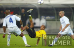 Fussball CL: Dortmund - Auxerre, Zweikampf