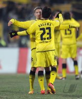 Fussball 1. Bundesliga, Saison 2011/2012: JUBEL Moritz Leitner (li,) mit Shinji Kagawa (Borussia Dortmund)