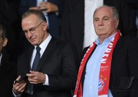 Fussball CHL 17/18 Gruppenphase: Vorstandsvorsitzender Rummenigge und Praesident Hoeness (FC Bayern Muenchen)