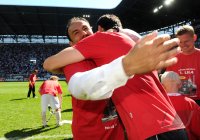 2. Fussball Bundesliga : AUGSBURG JUBEL NACH DEM AUFSTIEG IN DIE ERSTE 1. BL