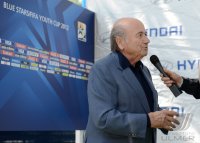 Fusball FIFA 74. Blue Stars / FIFA Youth Cup: FIFA Praesident Joseph S. Blatter (Schweiz)