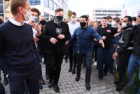 Tesla-Chef Elon Musk besucht Biopharma-Unternehmen Curevac