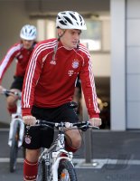 Fussball 1. Bundesliga: Die Mannschaft des FCB macht eine Fahrrad Tour mit dem Mountainbike