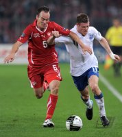 Fussball International EM 2012-Qualifikation: Steve VON BERGEN (li, Schweiz) gegen James MILNER (re, England)