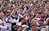 Fussball DFB Pokal Finale 24/25: Arminia Bielefeld - VfB Stuttgart, Public Viewing auf dem Schlossplatz