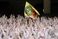 Fussball 1. Bundesliga:  Fankurve Borussia Dortmund mit einer Fahne