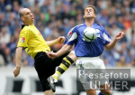 Fussball 1. Bundesliga: Schalke - Dortmund, Zweikampf