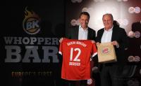 FC Bayern Muenchen Manager Uli Hoeness bei Burger King