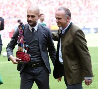 Fussball 1. Bundesliga Saison 15/16: FC Bayern Muenchen - Hannover 96