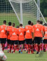 Fussball 1. Bundesliga 12/13: Trainingsauftakt FC Bayern Muenchen, Saebenerstrasse