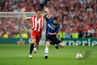 Fussball Champions League Finale: Ivica Olic (li, FCB) gegen Goran Pandev (re, Inter)