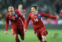 Fussball Nationalmannschaft : JUBEL nach dem TOR zum 1:0 Jan Rezek , Vaclav Pilar (v. li., Tschechische Republik)