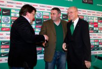 Fussball 1. Bundesliga, Saison 2011/2012: Pressekonferenz Werder Bremen zur Vertragsverlaengerung von Manager und Trainer