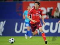 FUSSBALL UEFA CUP: Hamburg, GUERRERO Einzelaktion