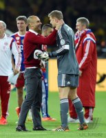 Fussball Pokalfinale 13/14: Torwart Manuel Neuer (FC Bayern Muenchen) mit Trainer Pep Guardiola (FC Bayern Muenchen)