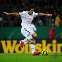 FUSSBALL, DFB Pokal Halbfinale: Bremen - FC Augsburg, PIZARRO am Ball