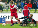 Fussball 1. Bundesliga Bayern-Koeln, Zweikampf